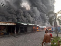 Pasar Kompleks Garuda Tangerang Kebakaran, 45 Kios Hangus Dilalap Api