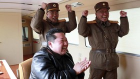 Kim Jong-un Bangga Korut Sukses Uji Rudal 'Monster' Antarbenua