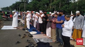 Massa Aksi 2503 Salat Ashar Berjamaah di Sekitar Patung Kuda