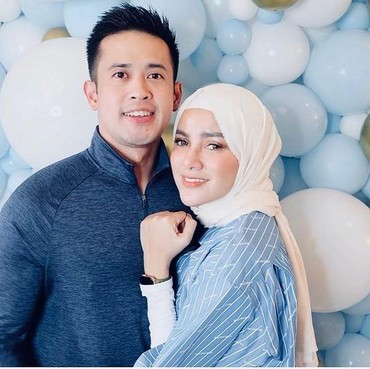 Foto Bareng, Wajah Tegang Aufar Hutapea Diledek Olla Ramlan