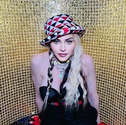 Tetap Stylish di Usia 63 Tahun, Begini Perubahan Gaya Madonna dari Masa ke Masa