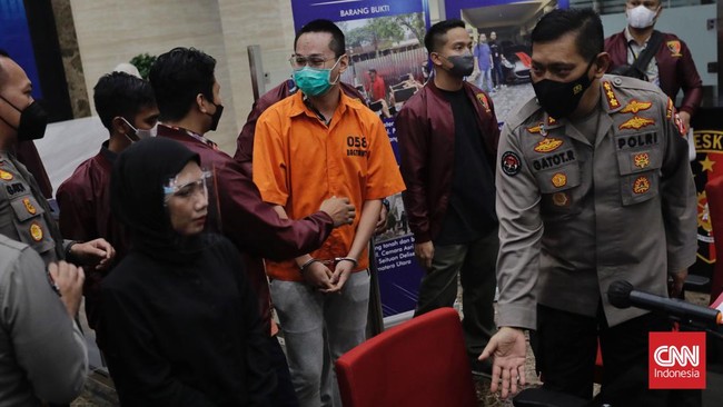Bareskrim Polri melakukan pemblokiran transaksi keuangan milik Indra Kesuma alias Indra Kenz ke Kepulauan Karibia.