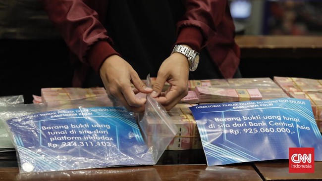 Manajer Pengembangan Binomo, Brian Edgar berperan sebagai perekrut afiliator untuk mempromosikan aplikasi, salah satunya merekrut Indra Kenz.
