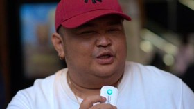 Tengku Tezi Terpukul Manajer dan Aktor Roni Galoeng Meninggal