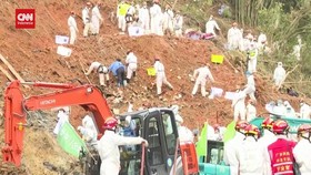 VIDEO: China Tambah Alat Berat Cari Kotak Hitam Pesawat Jatuh