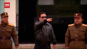 VIDEO: Detik-detik Kim Jong-un Pantau Uji Rudal Monster, Bak Film Laga