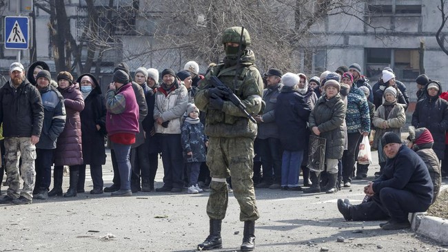 Rusia diduga mengirim warga Ukraina Mariupol ke kamp-kamp penyaringan di Donestk untuk menghapus jejak kejahatan perangnya di Ukraina.