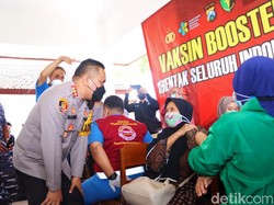 Vaksinasi Lansia di Banyuwangi Berbonus Minyak Goreng