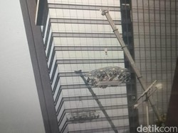 Sorotan ke Resto Diangkat Crane Dijawab Pengelola soal Keselamatan