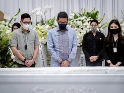 Ayah Mertua Wamenparekraf Angela Tanoesoedibjo Meninggal Dunia