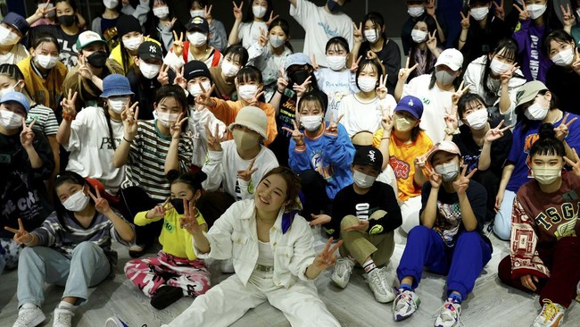 FOTO: Mengenal ReiNa, Dancer Japang Koreografer K-pop