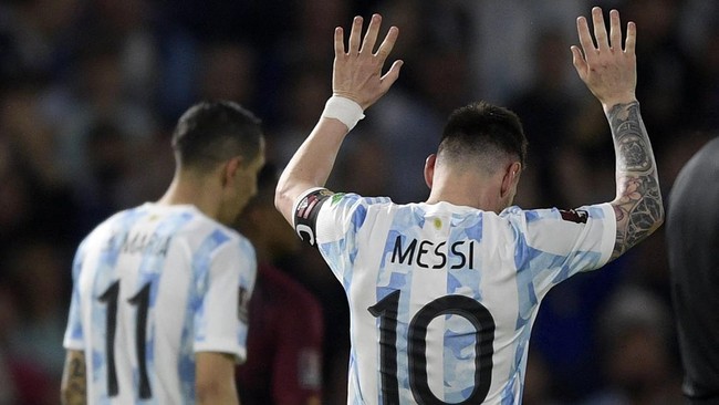 Kapten timnas Argentina, Lionel Messi diyakini akan pensiun dari sepak bola jika mampu mengantar tim Tango juara Piala Dunia 2022.