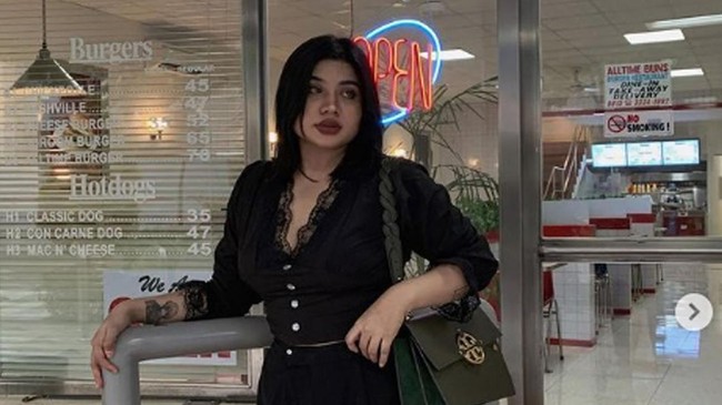 Kreator seperti Dea bisa memanfaatkan berbagai cara untuk mendapatkan cuan di Onlyfans, misalnya live streaming atau tip.