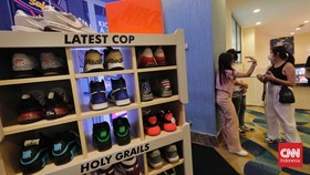 FOTO: Berburu Sepatu di Jakarta Sneaker Day 2022