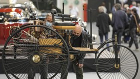 FOTO: Pameran Mobil Klasik di Jerman Didominasi Mobil Eropa