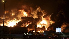 Serangan Houthi ke Saudi Aramco Picu Kebakaran Dua Tangki Minyak