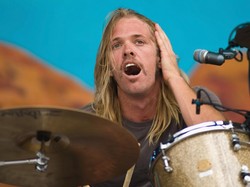 Profil Taylor Hawkins, Drummer Foo Fighters yang Meninggal di Kamar Hotel
