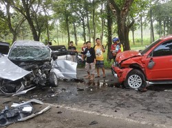 2 Mobil Adu Banteng di Tuban, Dua Orang Tewas