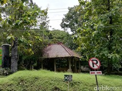 Alumni UNS Pasti Tahu! Kisah Mistis Makam Nyah Rewel nan Legendaris