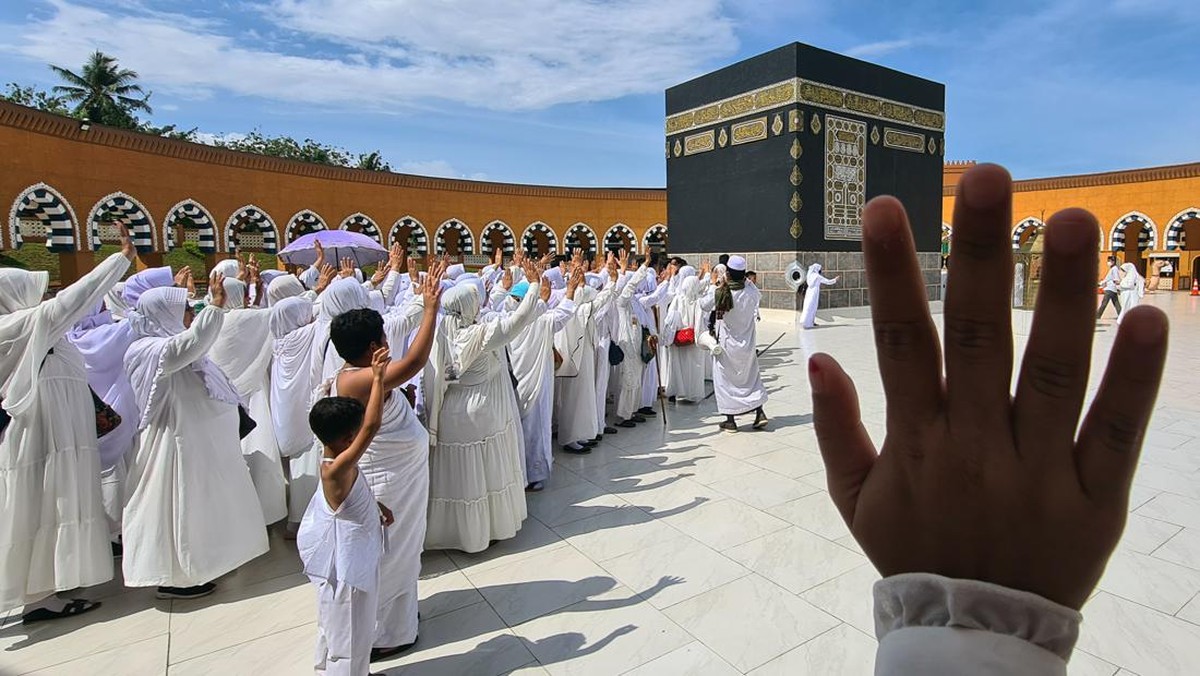 FOTO: Indra Kenz Dihadirkan ke Publik hingga Solar Oplosan