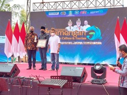 Gus Fawaid Raih PWI Jatim Award Kategori Tokoh Politik Muda