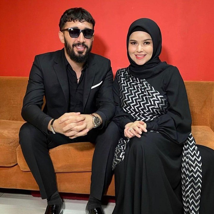 <p>Penyayi pop Melayu Siti Liza akhirnya pulang kampung setelah memutskan tinggal di Turki, negara asal sang suami, Turgut Kale. (Foto: Instagram @sitiliza2013/ @turgutputurge44)</p>