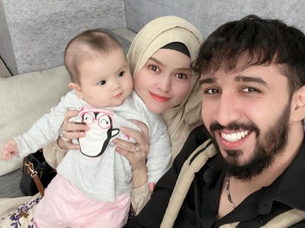 7 Potret Siti Liza Boyong Suami Turki dan Anak Pulang Kampung ke Indonesia