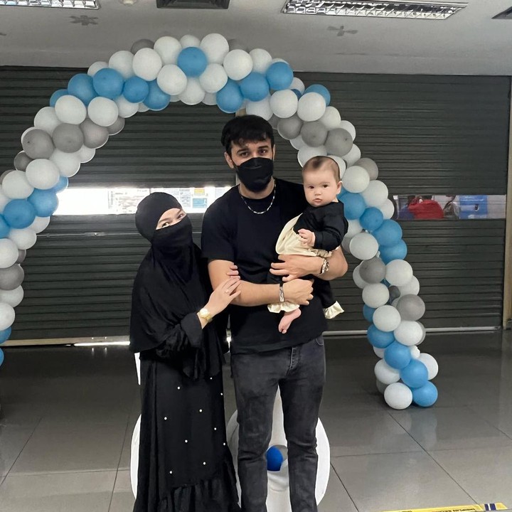 <p>Tanggal 10 Februari 2022, Siti Liza bersama suami dan anaknya sampai di Indonesia. Sebelum kembali ke kampung halaman, ketiganya harus menjalani karantina selama 5 hari. (Foto: Instagram @sitiliza2013/ @turgutputurge44)</p>
