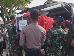 2 Jenazah Prajurit TNI Gugur Diserang KKB Dipulangkan ke Keluarga
