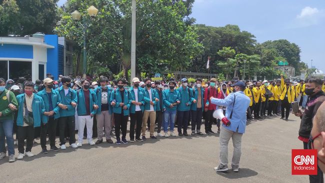 BEM SI Demo at the Horse Statue, Police Ensure No Traffic Engineering