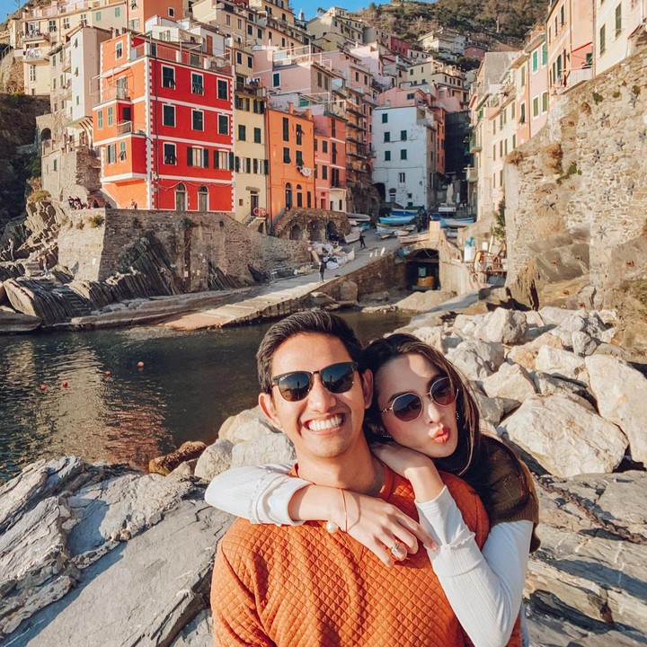 <p>Keduanya ungkap perjalanannya ke Italy kali ini amat bertepatan dengan waktu sempit yang mereka miliki. (Instagram @belvadevara)<br /><br /><br /></p>
