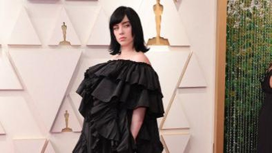 HOLLYWOOD, CALIFORNIA - MARCH 27: (L-R) FINNEAS and Billie Eilish attend the 94th Annual Academy Awards at Hollywood and Highland on March 27, 2022 in Hollywood, California.   David Livingston/Getty Images/AFP (Photo by David Livingston / GETTY IMAGES NORTH AMERICA / Getty Images via AFP)
