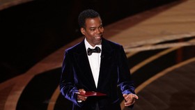 Chris Rock Muncul Pertama Kalinya di Publik Sejak Ditampar Will Smith