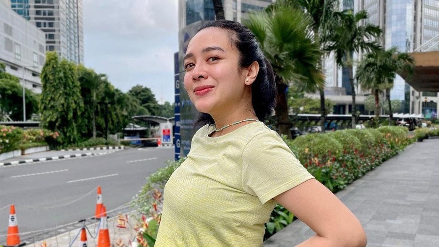 Dea Ananda Dea Ananda Hamil