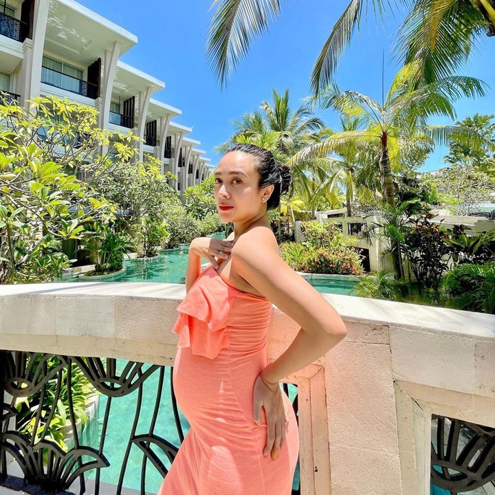 <p>Kehamilan pertama ini memang begitu dinanti Dea Ananda dan suaminya. Dea diketahui sempat mengalami PCOS sehingga butuh waktu untuk bisa hamil. (Foto: Instagram @dea_ananda)</p>