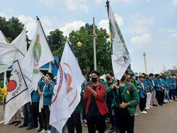 Demo Tolak Penundaan Pemilu 2024, Massa BEM SI Tiba di Patung Kuda