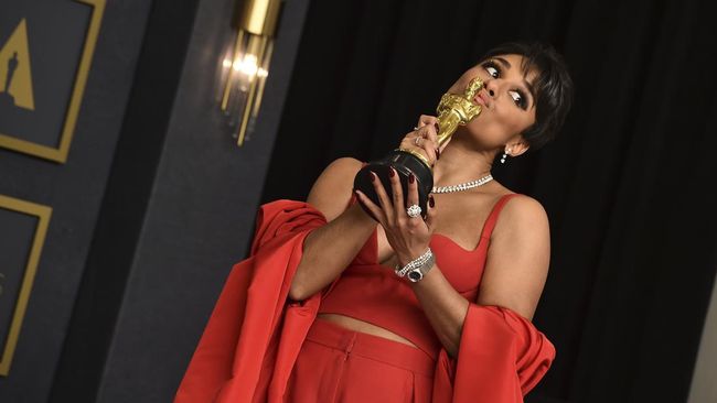 The Academy mengumumkan jajaran presenter yang akan membacakan pemenang Piala Oscar 2023, seperti Ariana DeBose hingga Jonathan Majors.