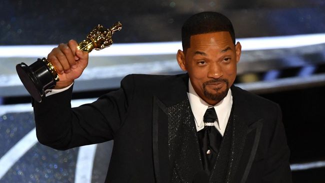 Will Smith Disarankan Kembalikan Trofi Oscar