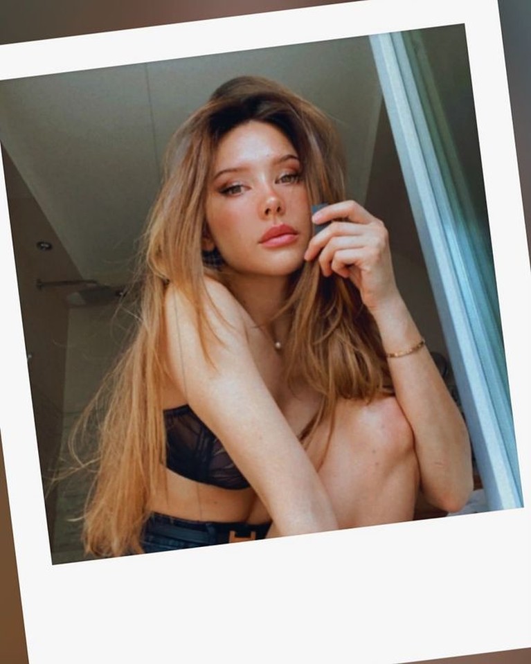 Eve Suz Cewek Bule yang Dekat dengan Gading Marten