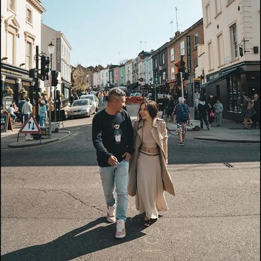 Didoakan Rujuk dengan Gisel, Gading Marten Ajak Wanita Bule Makan Batagor