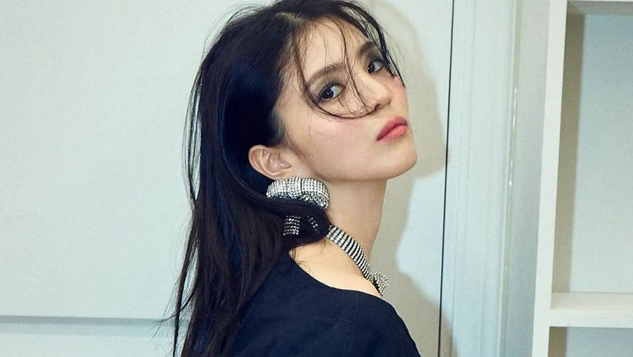 Han So Hee Han So Hee jadi model Balenciaga.