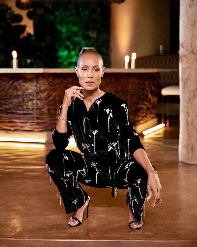 Jada Pinkett Smith Penampilan Jada Pinkett Smith dengan rambut botak.