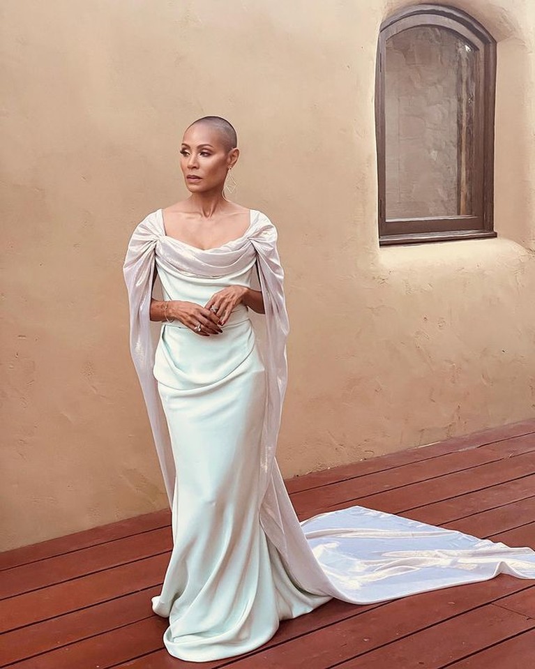 Penampilan Jada Pinkett Smith dengan rambut botak.