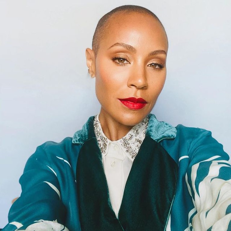 Jada Pinkett Smith Penampilan Jada Pinkett Smith dengan rambut botak.