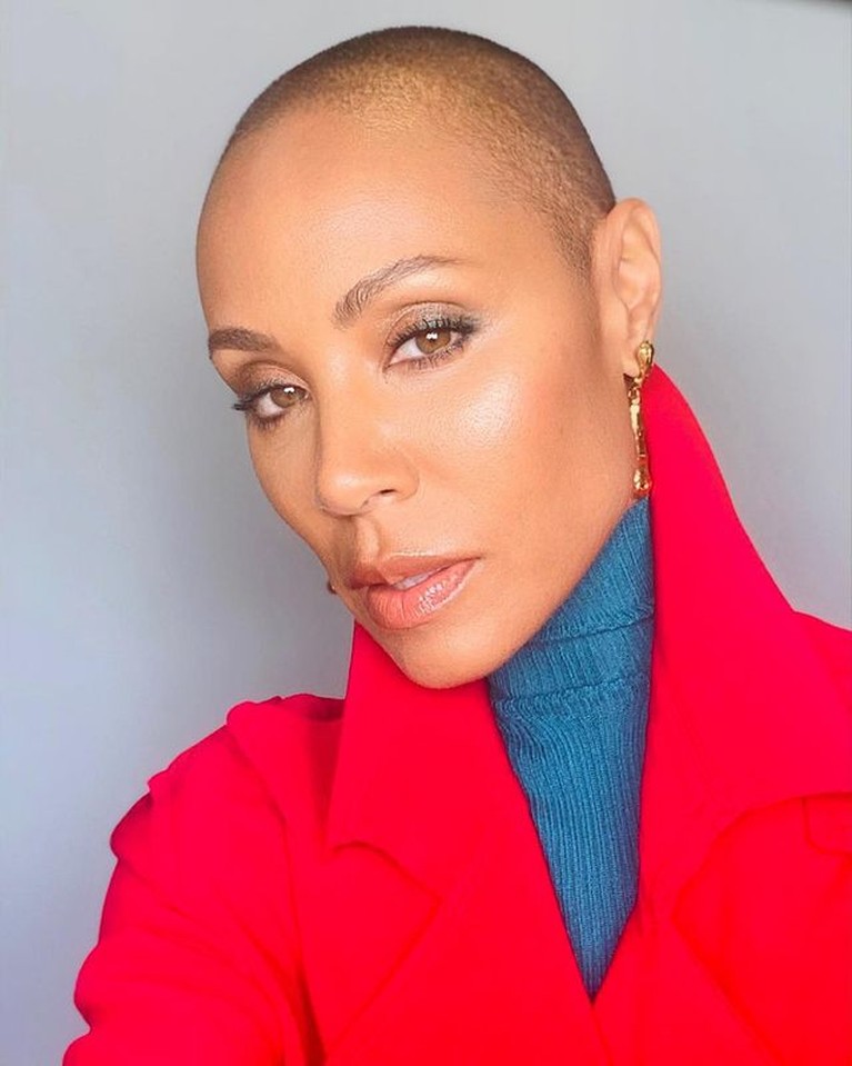 Penampilan Jada Pinkett Smith dengan rambut botak.