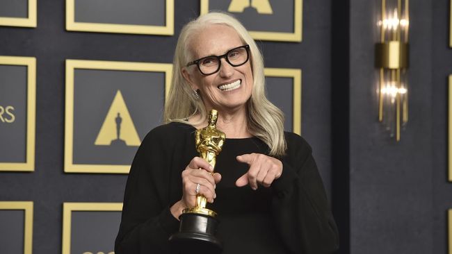 Seperti prediksi kebanyakan pihak, sutradara Jane Campion menjadi sutradara terbaik Oscar 2022 berkat karyanya, The Power of the Dog.