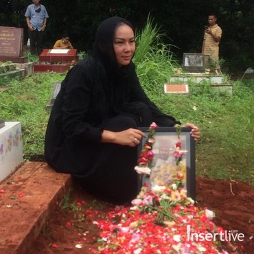 Masih Teringat Sosok Mendiang Ibunda, Kalina Oktarani Belum Berani Pulang