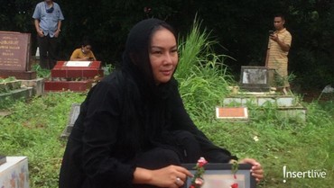 img-title Masih Teringat Sosok Mendiang Ibunda, Kalina Oktarani Belum Berani Pulang