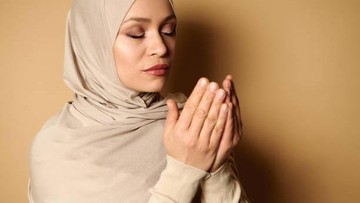 KUTAMAAN SALAT TARAWIH UNTUK WANITA, SEBAIKNYA DI RUMAH ATAU DI MASJID?