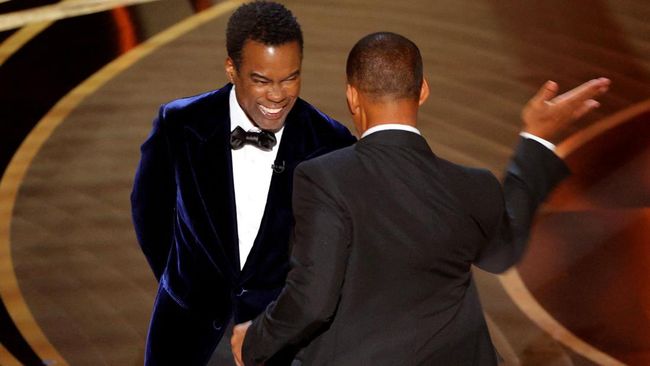 Insiden Will Smith menampar Chris Rock di atas panggung Oscar 2022 disebut sungguhan terjadi, bukan 'settingan'.